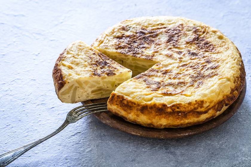 Egyszerű reszelt krumplis omlett: kevés hozzávalóból kész a mennyei vacsora – Recept